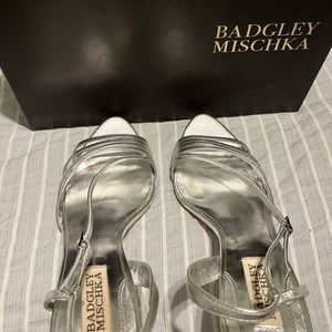 Size 7 Badgley Mischka silver strappy sandals worn 1 time